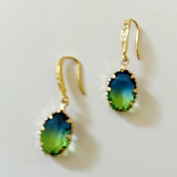 ⛔️SOLD⛔️ 2-Tone Glass Jewel Blue Green Ombre Rhinestones Drop Dangle Earrings - Picture 7 of 12